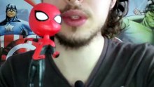 Présentation d'une figurine Marvel (Spider-man)