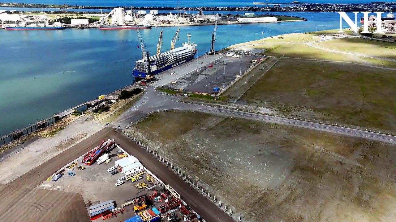 Port of Newcastle Da Chang Turbine Blades