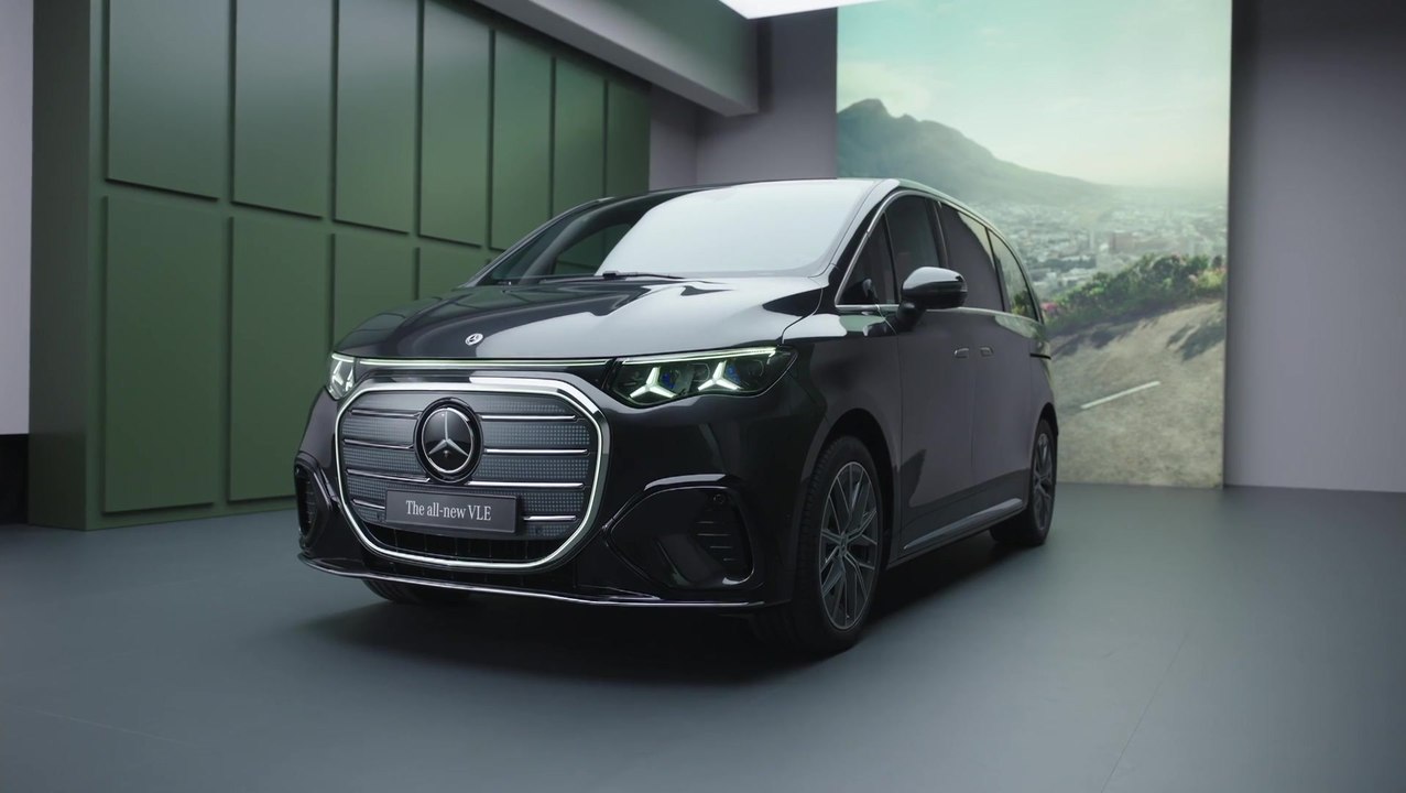 Der neue elektrische Mercedes-Benz VLE - MBUX Superscreen - klare Informationen für den Fahrer und individuelles Entertainment für den Beifahrer