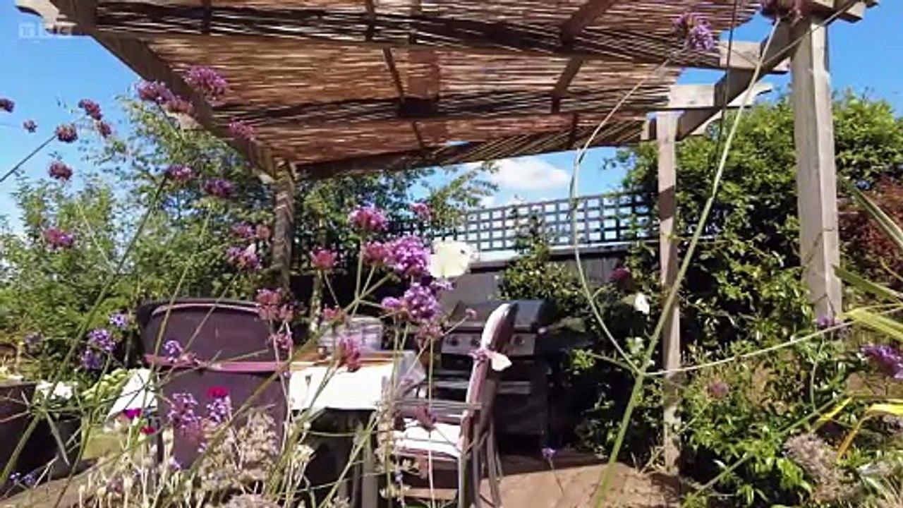 Celebrity Escape to the Country S03E01 Neil Razor Ruddock