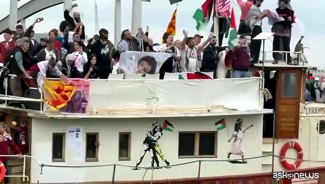 Global Sumud Flotilla, le due opere di Laika sulla Nave Madre