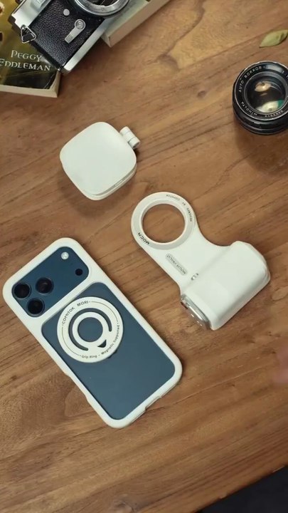 World's First Magnetic Apple iPhone Camera Grip — 40 LED Selfie Light, No App Needed