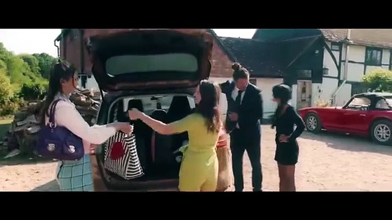 Spiders on a Plane - Action Thriller Movie - Free Movie    A group of young travelers