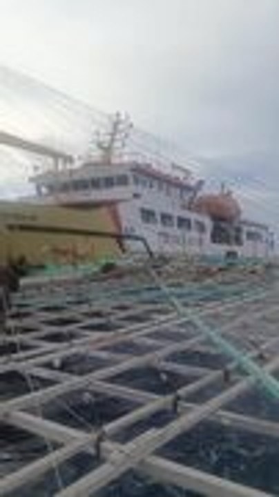 Oncoming Vessel Crashes Into Ship
