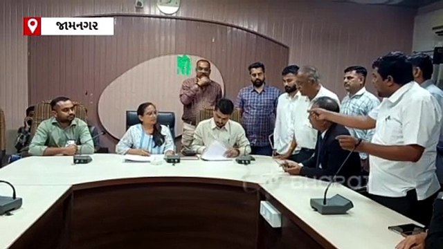 જામનગર મનપા ચૂંટણીમાં ફોર્મ ચકાસણી: કોંગ્રેસના ઉમેદવારનું ફોર્મ રદ, રાજકારણ ગરમાયું