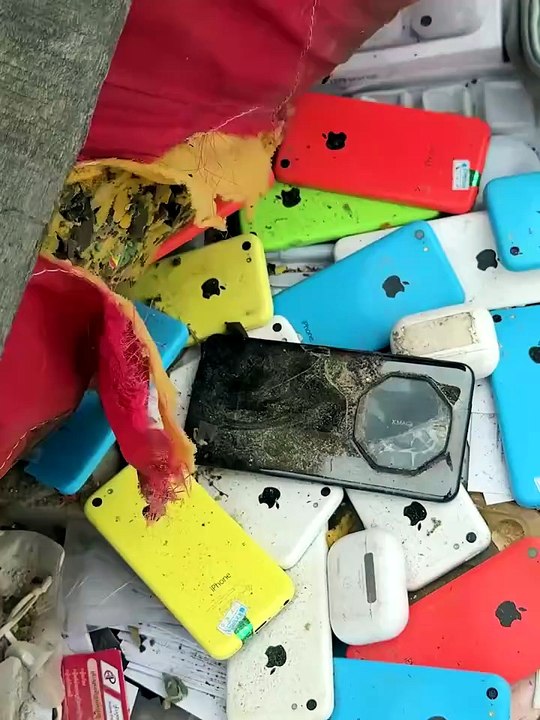 Found earpods and iphones  #foundphone #earpods #restoration #reels_2