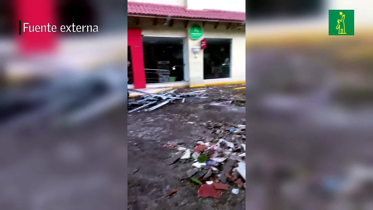 Cae cornisa del edificio Malecon Center