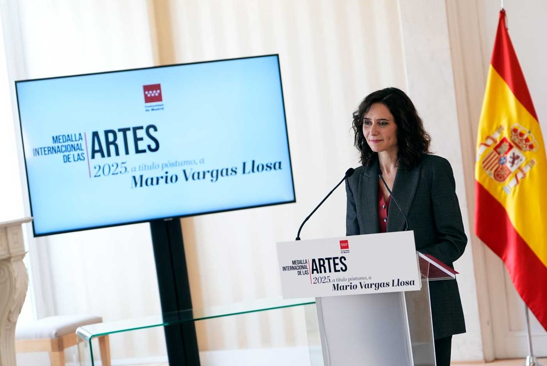 Ayuso rinde homenaje póstumo a Mario Vargas Llosa con la Medalla Internacional de las Artes
