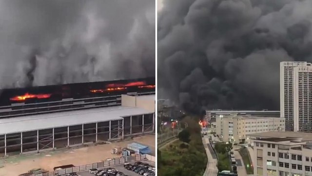 Fiamme nella fabbrica BYD: maxi incendio a Shenzhen, nube nera sulla città