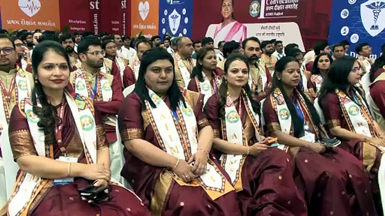 DROUPADI MURMU PRESIDENT OF INDIA IN #RAJKOT ATTENDED THE AIIMS CONVOCATION CEREMONY #GUJARAT  @rashtrapatibhvn