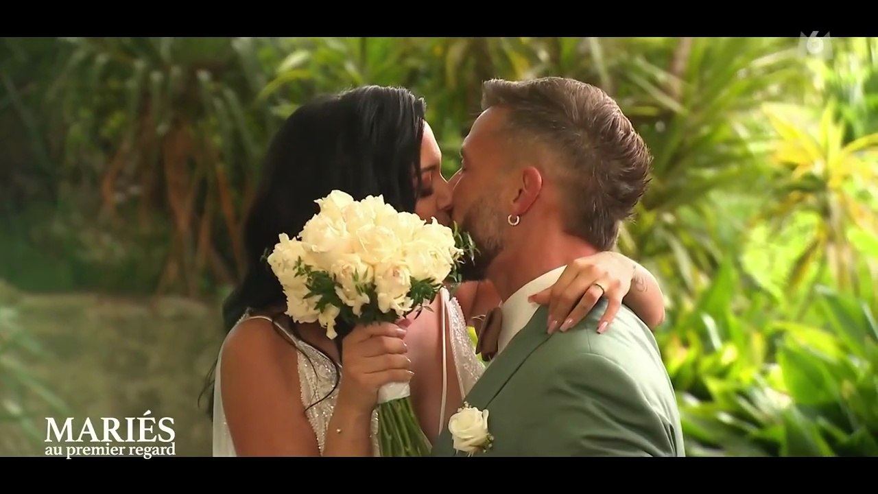 Mariés au premier regard : séance photos gênante entre Mélanie et Antoine