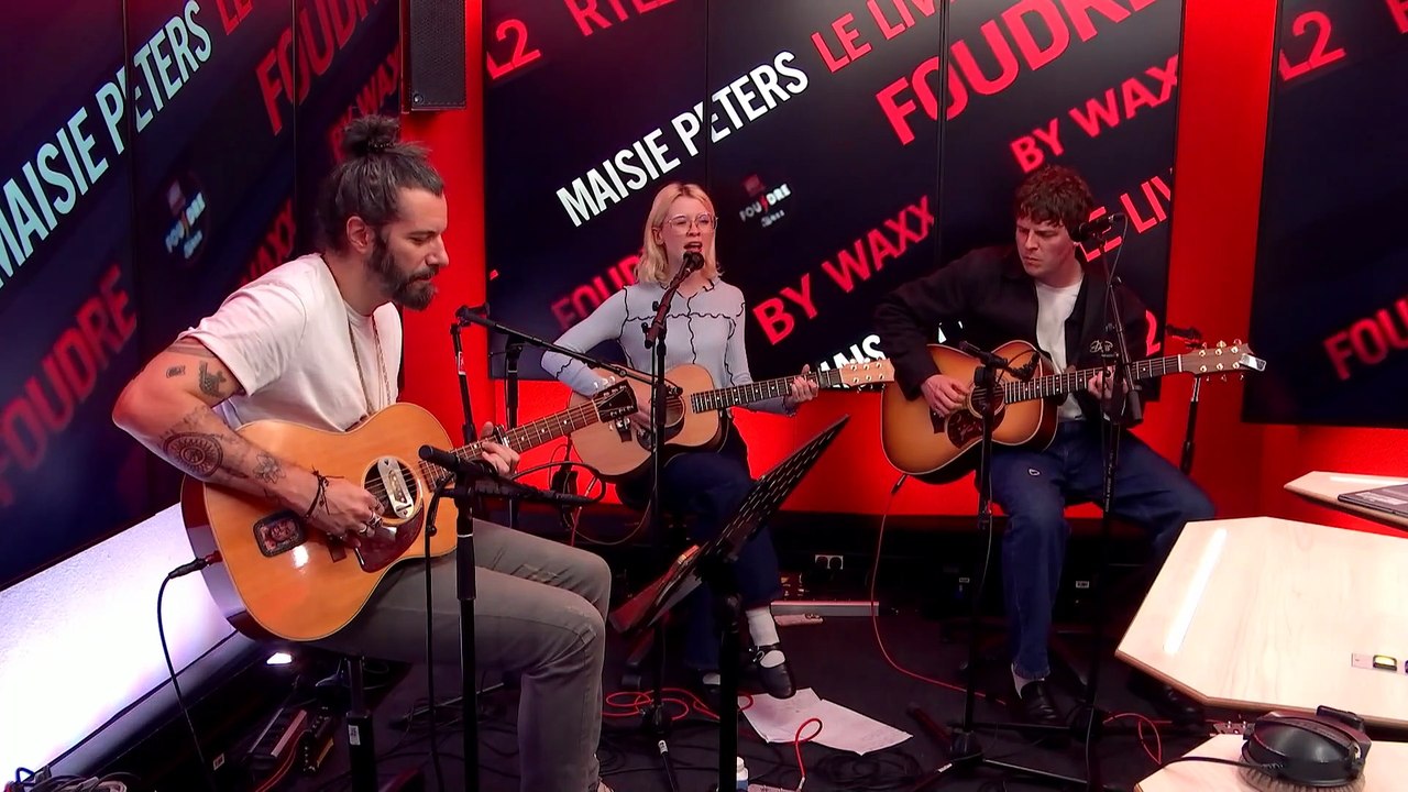 Maisie Peters et Waxx interprètent "My Regards" en live dans Foudre