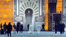 Il Papa scalzo in moschea ad Algeri e in silenzio davanti al "Mihrab"