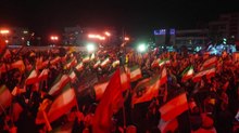 Proteste in Iran contro il blocco di Hormuz: a Teheran migliaia di persone in piazza