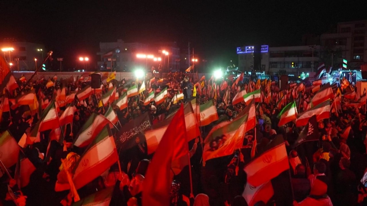 Proteste in Iran contro il blocco di Hormuz: a Teheran migliaia di persone in piazza