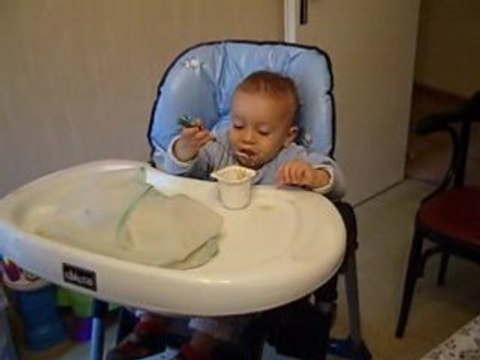 Chamseddine mange tout seul !!!