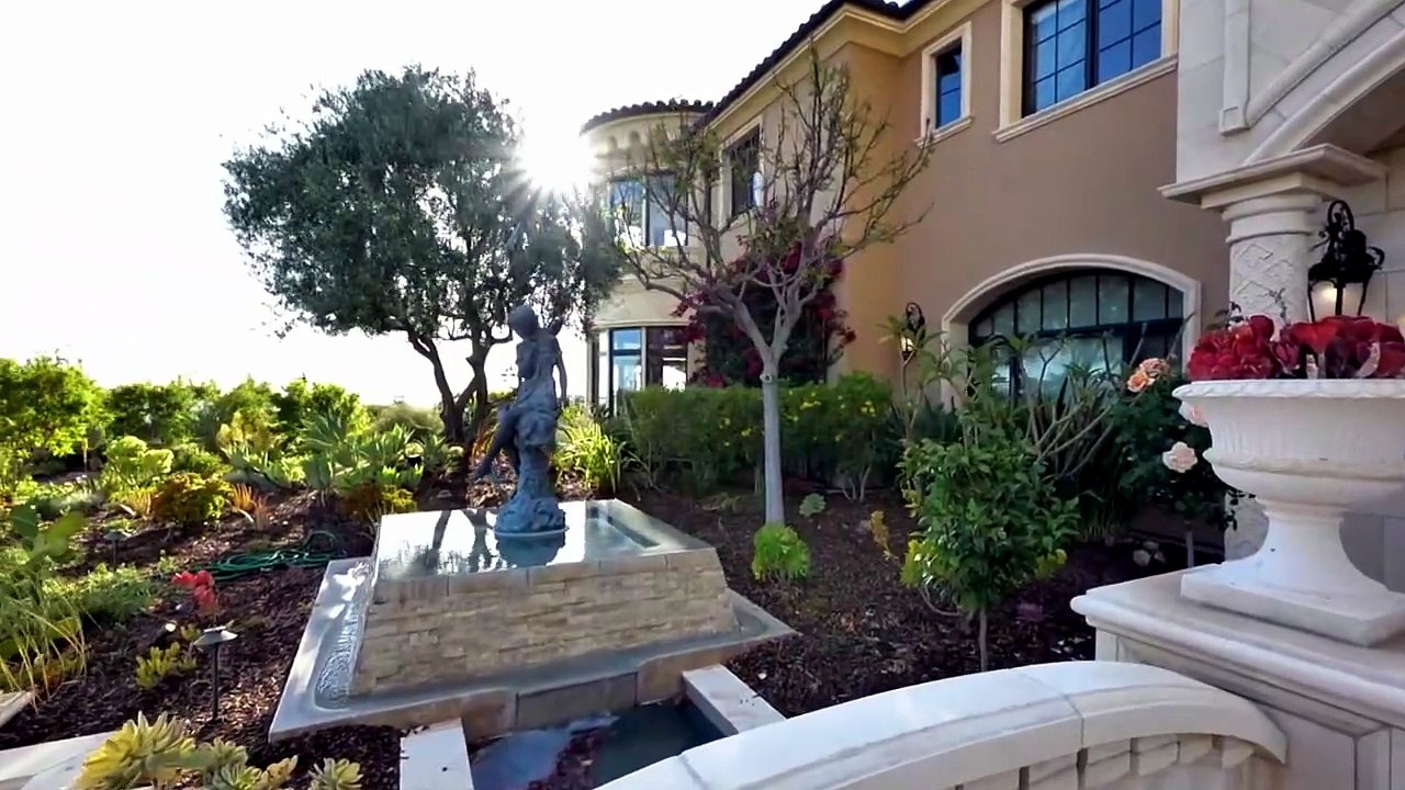 9_995_000 Palatial mountaintop estate in El Cajon California offers a unique and stunning view