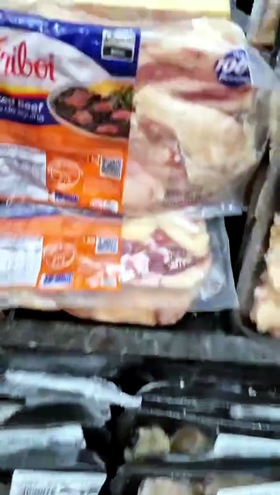 "Encontrei charque Friboi por R$36,80 no Supermercado Fênix em Palmares! 🥩😱 E aí, na sua cidade tá mais caro ou mais barato? Comenta aqui!" 🇺🇸 "Jerked beef for R$36.80 in Brazil! 🥩😱 Is it cheap or expensive in your city? Comment below!"