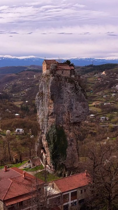 Piton de Katskhi, Géorgie