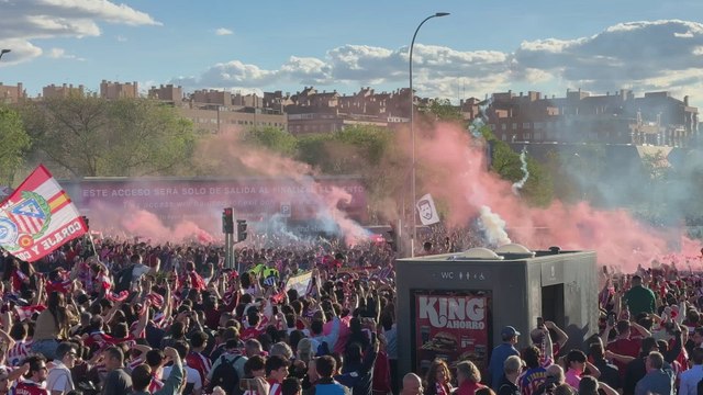 Brutal recibimiento al Atleti en el Metropolitano antes del Barça