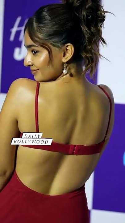 Anushka Sen serving major backless goals!  #AnushkaSen #Backless  #Viral - video Dailymotion