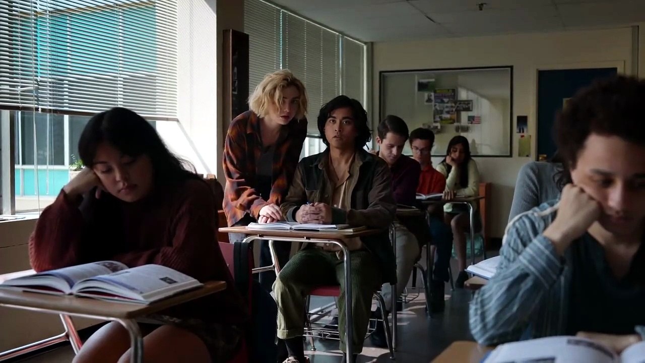 Simon y maddie hablan en clase