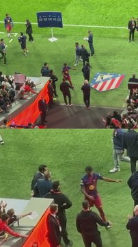¡ASÍ SE FUE LAMINE YAMAL del METROPOLITANO con la AFICIÓN DEL ATLÉTICO DESPIDIÉNDOLE!