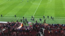 La FIESTA COMPLETA del ATLÉTICO DE MADRID en el CÉSPED tras GANAR al FC BARCELONA