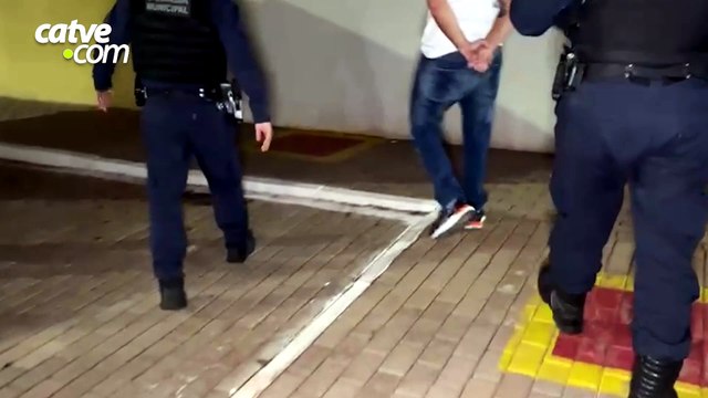 Homem é detido após ameaçar esposa e causar danos em casa no bairro Canadá, em Cascavel