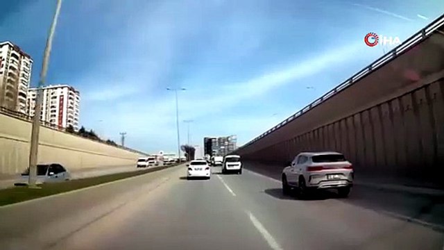 Makas atarken kazaya sebep oldu... O anlar kamerada