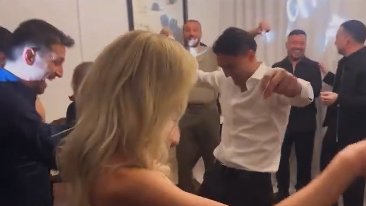 Mert Hakan Yandaş, Cengiz Ünder'in nişanında 'Topal' oynadı