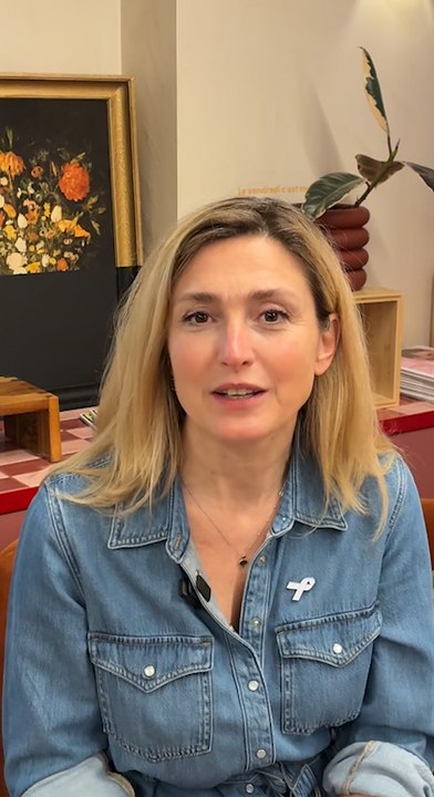 « Je venais de passer une nuit blanche et pas un instant je n'ai pensé que c'était la ménopause » : l'engagement de Julie Gayet