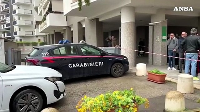 Lancia la moglie dal balcone poi si butta, dramma nel Barese
