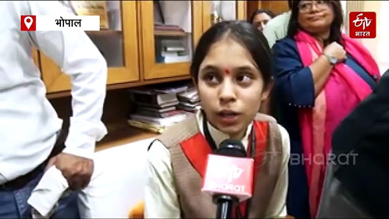 झोपड़ी में रहने वाली चांदनी ने एमपी बोर्ड में किया टॉप, कई घंटे पढ़ाई करने वाली खुशी ने मारी बाजी