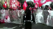 Protesta delle famiglie migranti sgomberate a Napoli: "Basta razzismo"