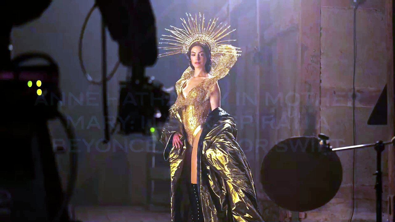 "Mother Mary": il nuovo film con Anne Hathaway dove i costumi contano di più de "Il diavolo veste Prada"