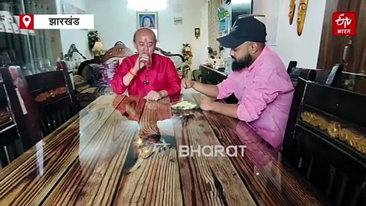 डाइनिंग टेबल में बसी हैं यादें! आशा भोसले और धनबाद के शुभेंदु देव का अनमोल रिश्ता