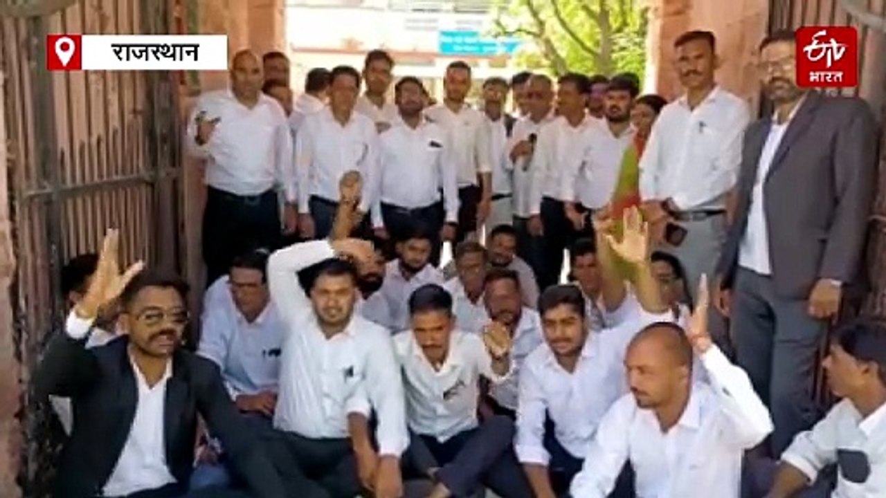 आक्रोशित अधिवक्ताओं ने न्यायिक कार्य का किया बहिष्कार, पुलिस थानाधिकारी पर वकीलों से दुर्व्यवहार का आरोप