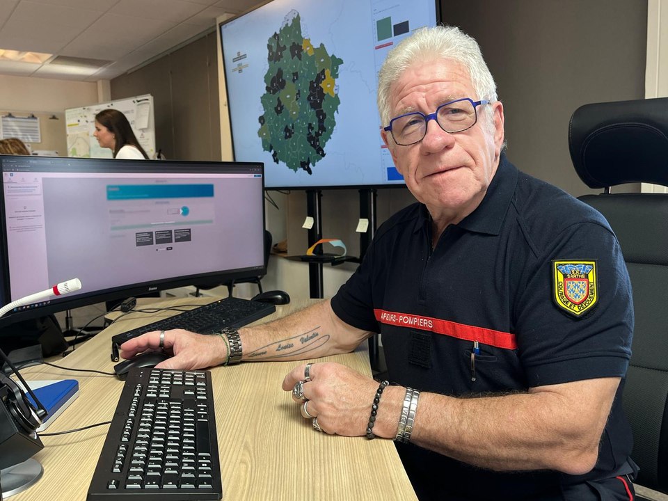 Sarthe. Après 35 ans à répondre aux appels d’urgence pour les pompiers, Jacques raccroche