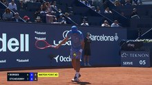 Borges, ace da sotto sul match point contro Etcheverry: fischi di Barcellona