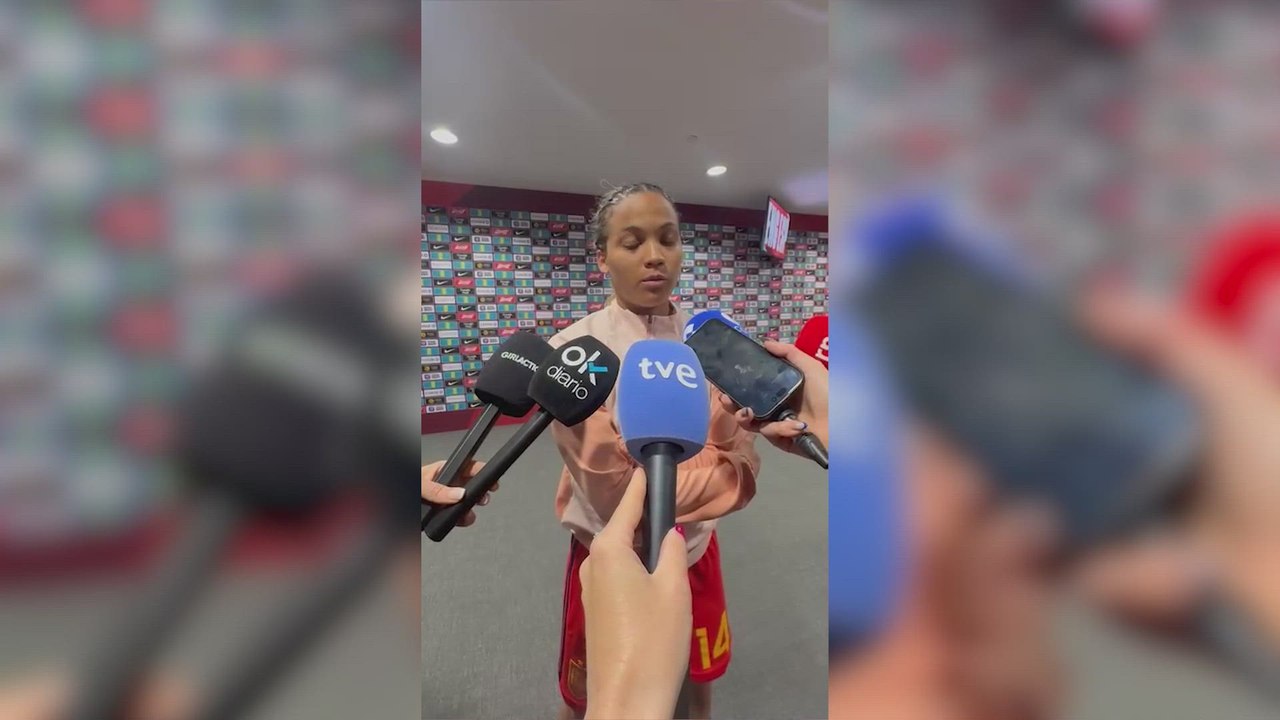 ZONA MIXTA completa de la SELECCIÓN ESPAÑOLA FEMENINA tras la derrota 1-0 frente a INGLATERRA