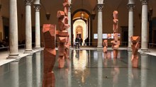 Un futuro sott'acqua: l'architettura interspecie dei Superflex nel cortile di Palazzo Strozzi a Firenze