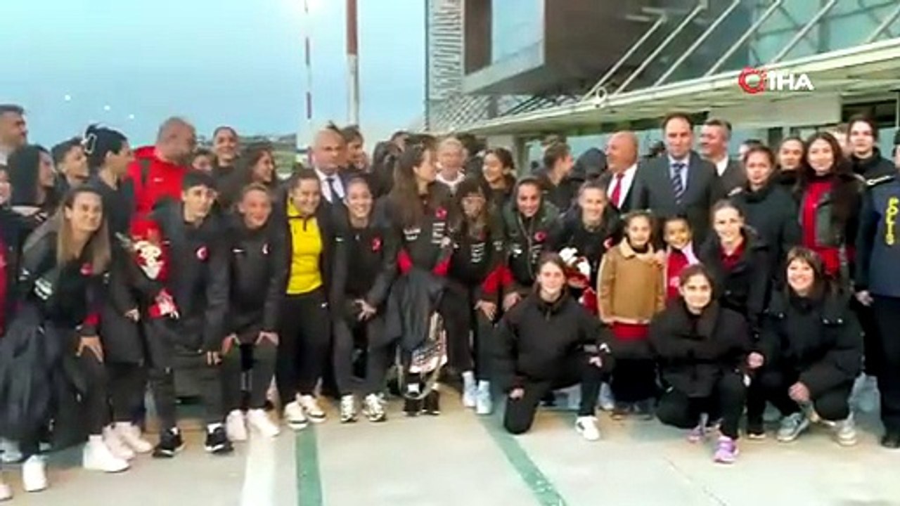 A Milli Kadın Futbol Takımı’na, Sinop’ta coşkulu karşılama | Ajansspor | IHA
