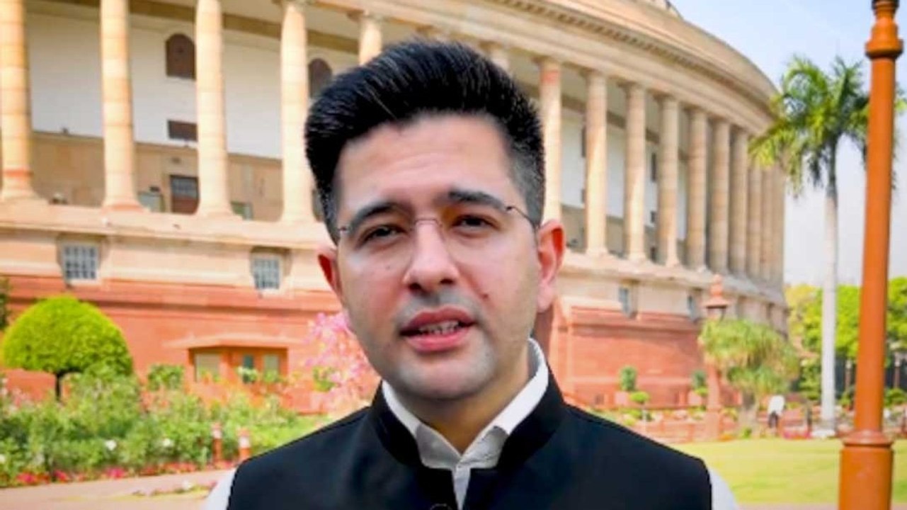 राघव चड्ढा की सुरक्षा पर सियासी बवाल, AAP ने लग...