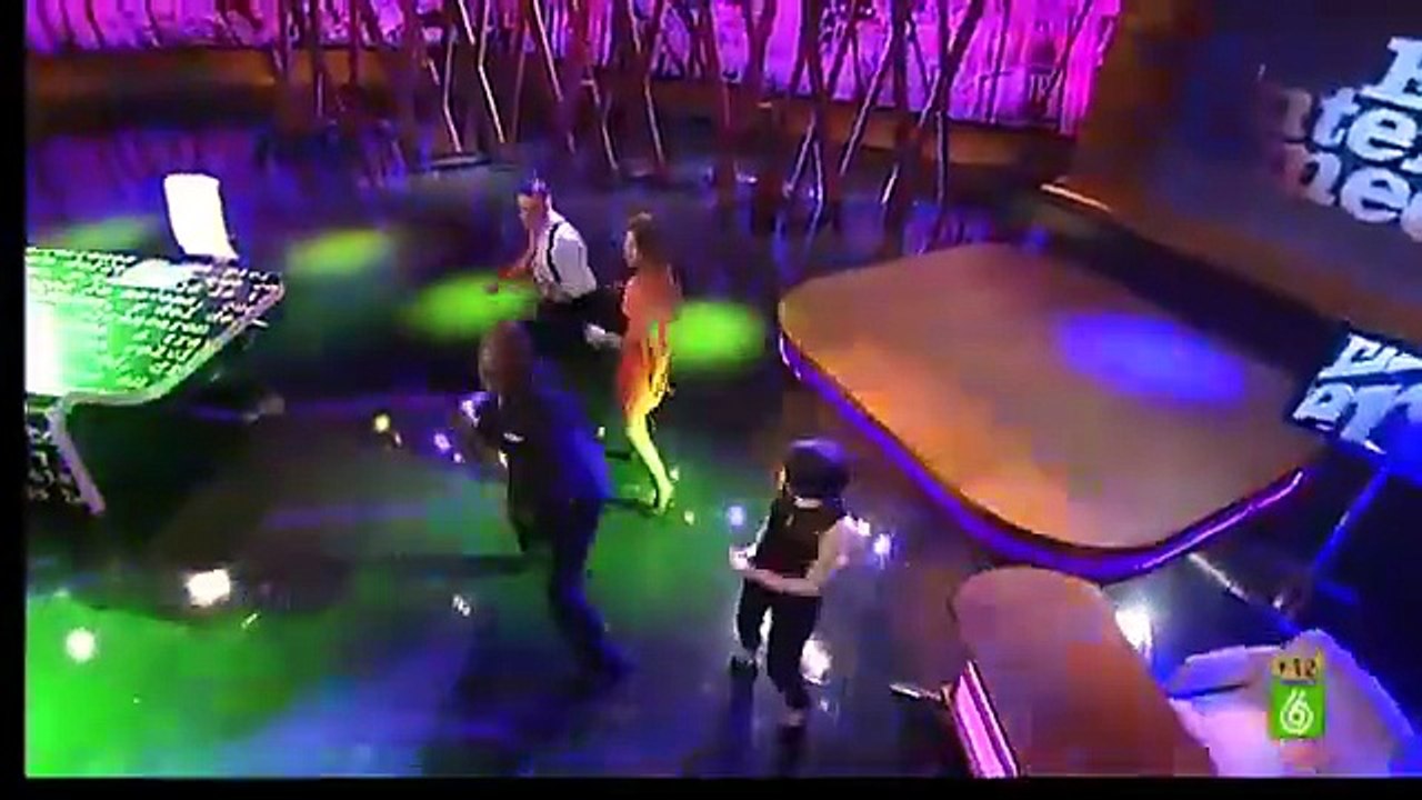 El Intermedio (P.932) 23-05-2012 (parte 5C) Baile con Cahrlie Hussey