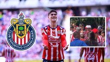 Hormiga González se convierte en el nuevo ídolo de Chivas y así lo trata la afición