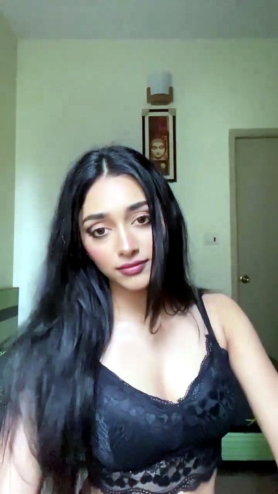 Glamour romantic actress