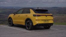 The new Volkswagen T-Roc R-Line 1.5 eTSI 150 PS 7-spd DSG Design in Canary yellow metallic black