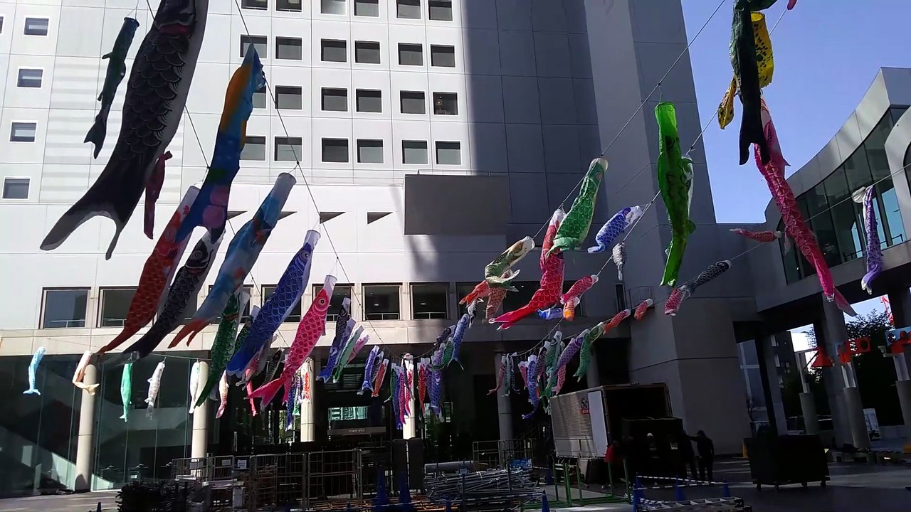 梅田スカイビルのこいのぼり2026