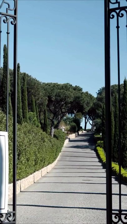 Après la Thaïlande, Hawaï et la Sicile, la quatrième saison de "The White Lotus" transportera ses riches vacanciers sur la Côte d'Azur, où le tournage a débuté notamment avec Vincent Cassel